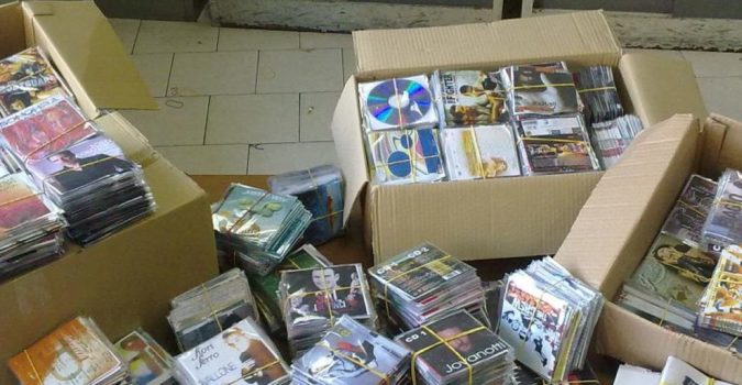 Casagiove Vende Dvd Contraffatti E Percepisce Il Reddito Di