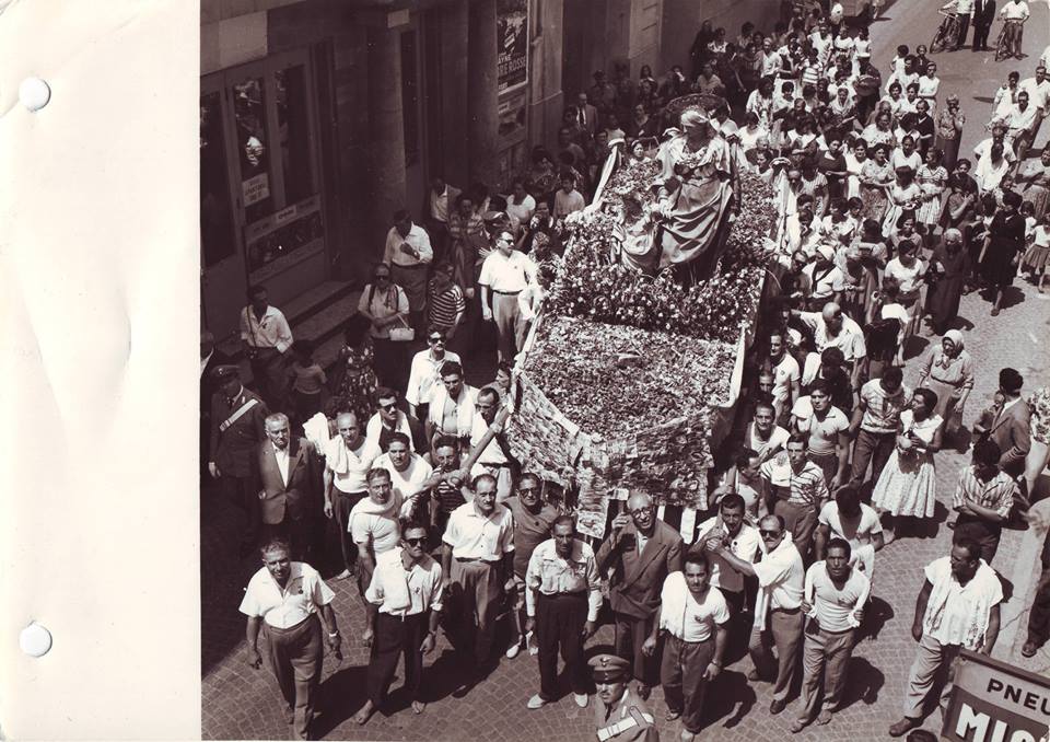 Festa di Sant'Anna. Oggi primi vespri con l'arcivescovo e processione nel  centro storico